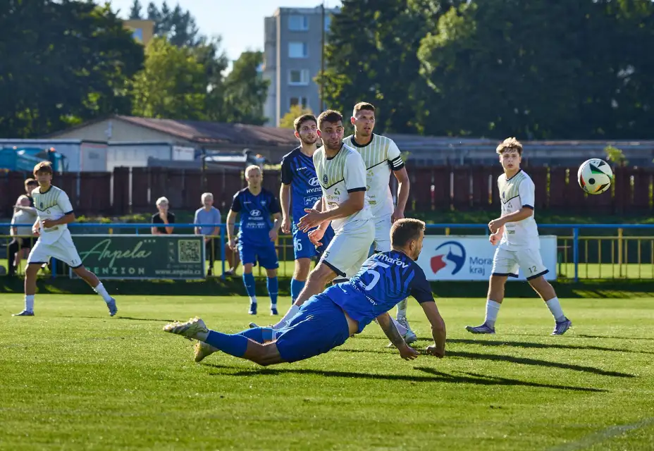 Jiskra – Bílovec 2:7. Hrůzostrašný výsledek a fotbalový infarkt, řekl trenér Furik