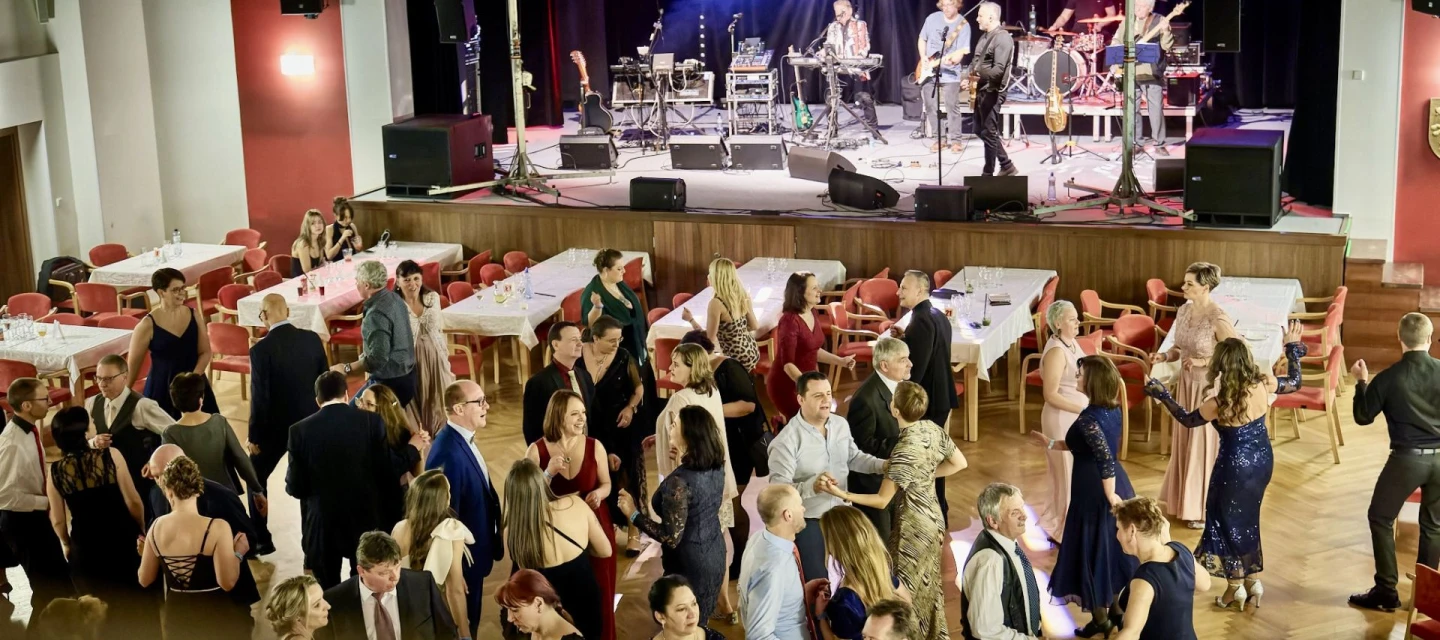Společenský ples odstartoval oslavy 80. výročí fotbalové Jiskry