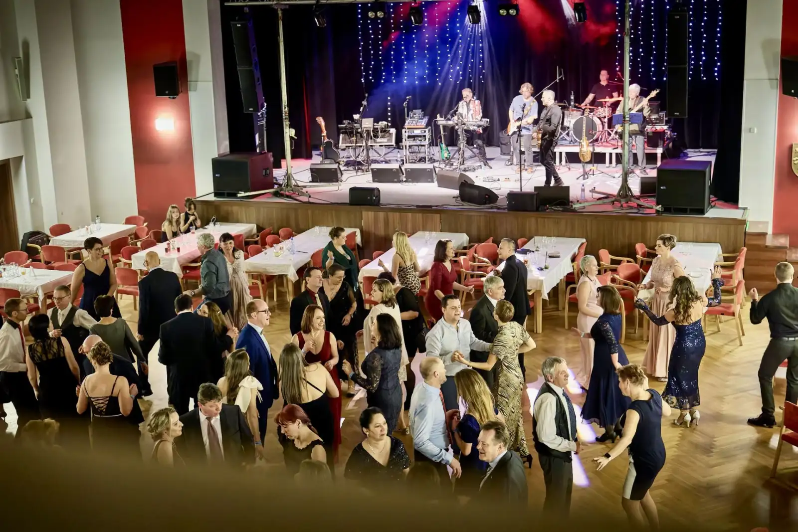 Společenský ples odstartoval oslavy 80. výročí fotbalové Jiskry