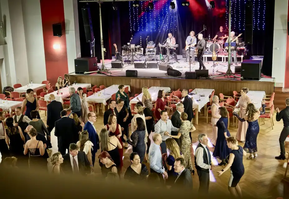 Společenský ples odstartoval oslavy 80. výročí fotbalové Jiskry