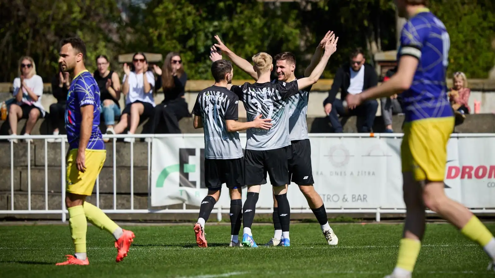Jiskra ovládla derby v Krnově. Kofole nasázela pět branek!
